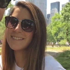 Meet your Posher, Elizabeth